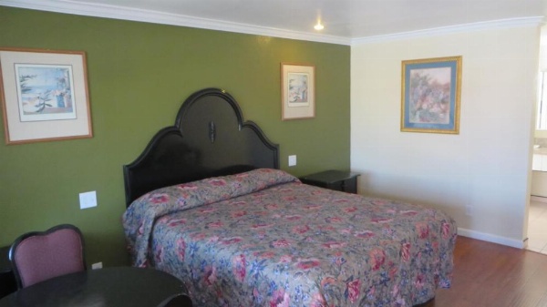 Castaway Motel image 9